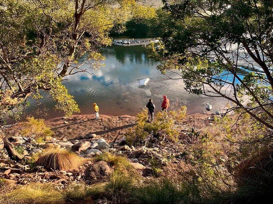 Brazo del Río Ñuble con pozón natural junto a parcelas Las Pilcas, Región de Ñuble